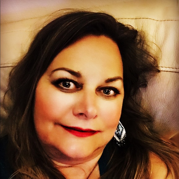 Meet your Posher, Rhonda - Picture 4 of 16